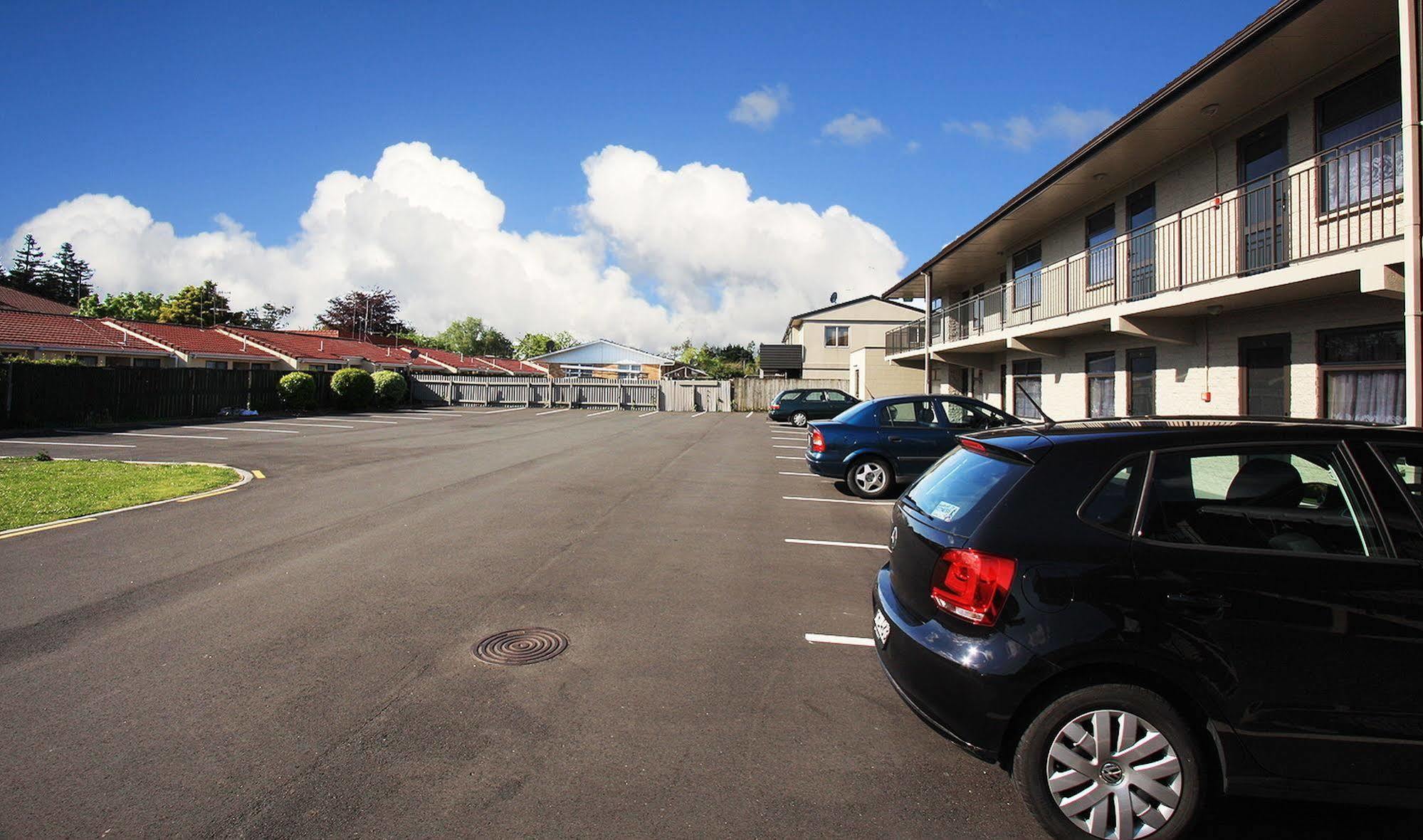 Auto Lodge Motel Hamilton Bagian luar foto