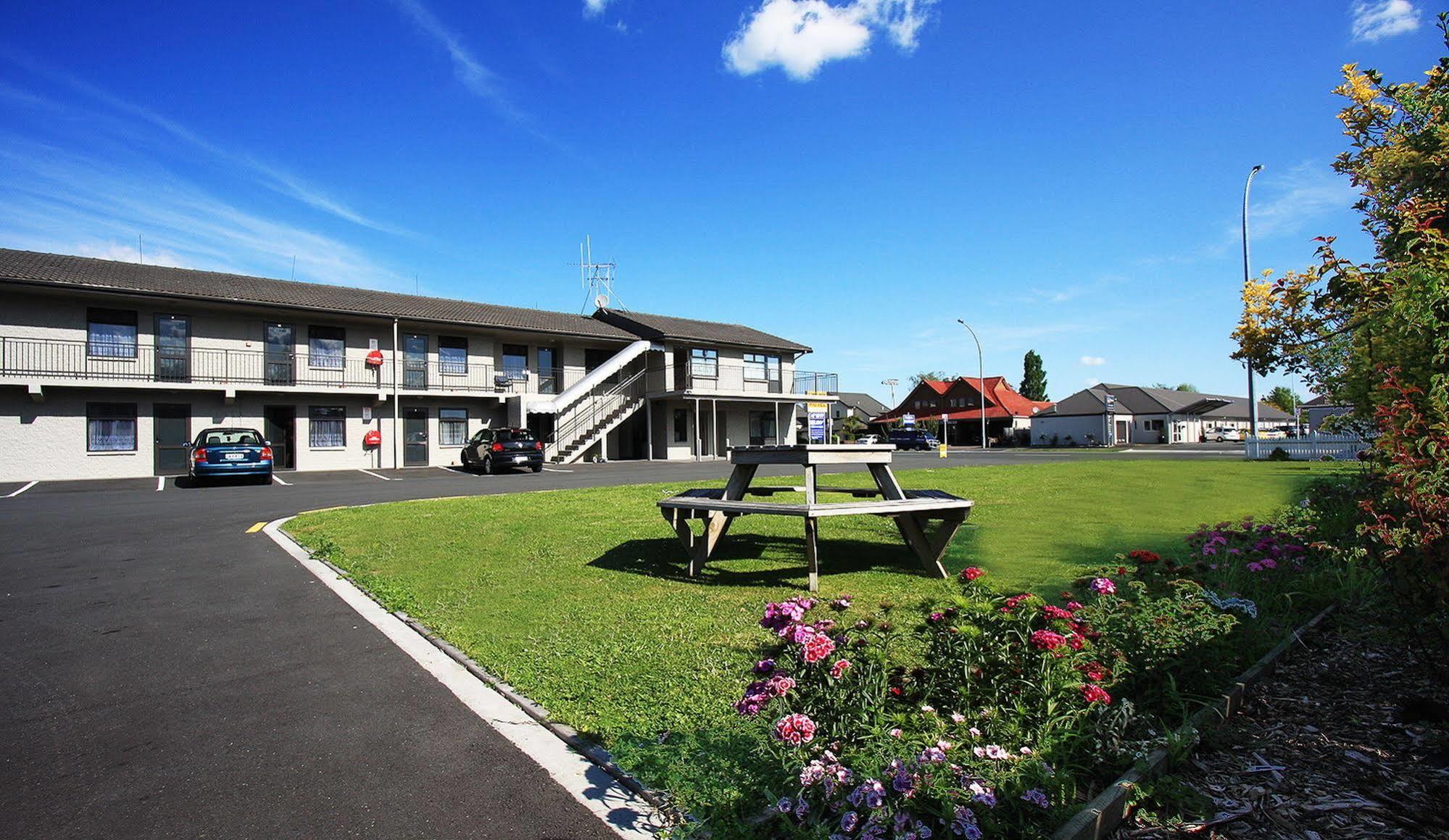 Auto Lodge Motel Hamilton Bagian luar foto