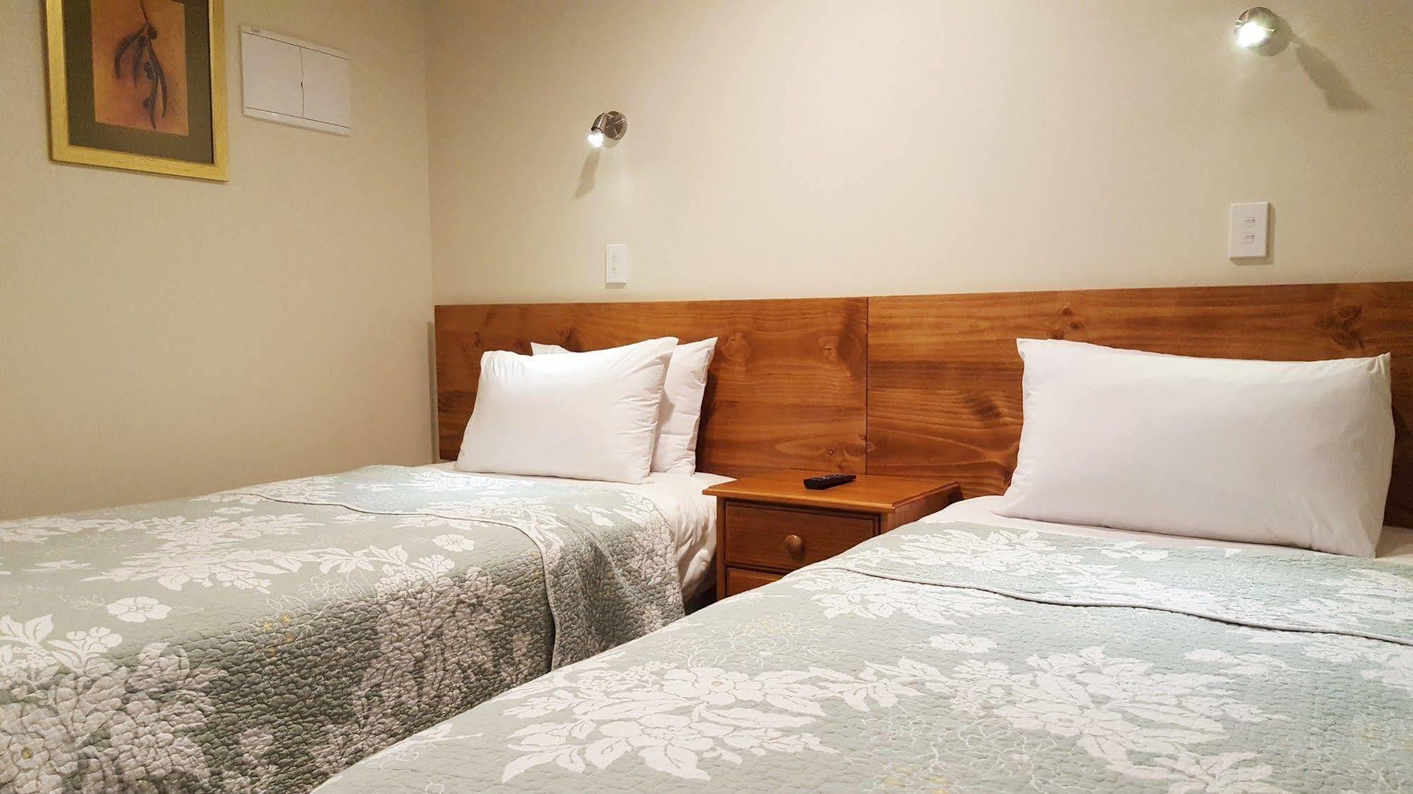 Auto Lodge Motel Hamilton Bagian luar foto
